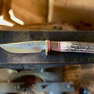 Spade knife with Bourbon Barrel spacer