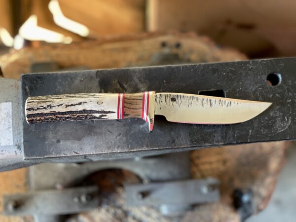 Spade knife with Bourbon Barrel spacer - Image 2